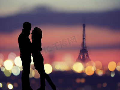 抱抱摄影照片_浪漫的情侣，与埃菲尔铁塔在巴黎背景上的剪影 