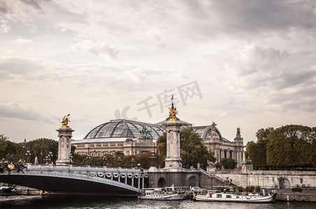 在巴黎的亚历山大三世桥
