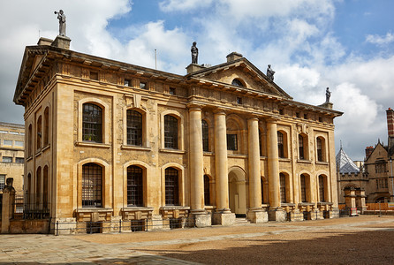 英国风景摄影照片_克拉伦登建筑是牛津大学18世纪的新古典主义建筑。牛津。英国 