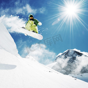 下坡路段摄影照片_滑雪板在跳谱仪山