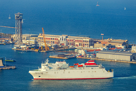 延期交付摄影照片_巴塞罗那。海港的视图.