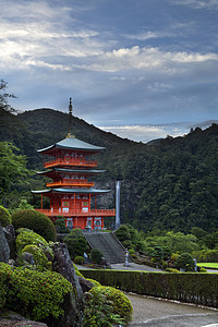 crop摄影照片_Red Japanese Temple