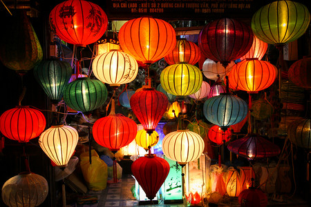 原件摄影照片_在一个越南市场街、 海七彩灯笼