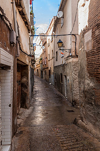 狭窄的小巷里的 Calahorra