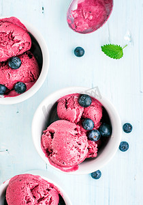 蓝莓果汁摄影照片_自制蓝莓冰淇淋