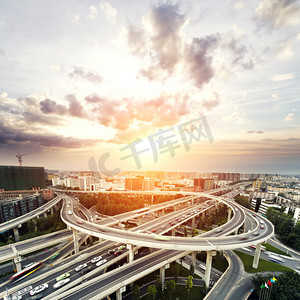 公路平面交叉口的天际线和交通创新