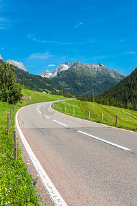 山区道路转弯