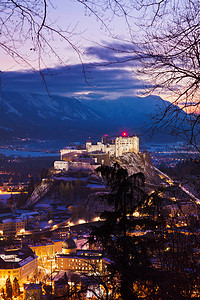 城堡山摄影照片_在日落-奥地利的萨尔茨堡和城堡萨尔斯堡要塞