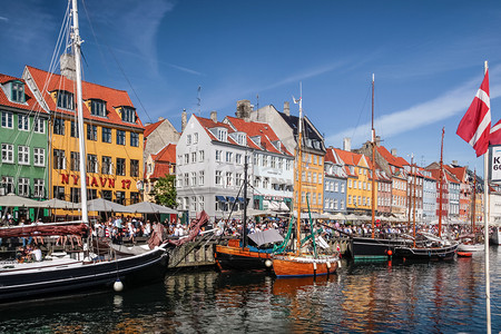 水岸房子摄影照片_老船和房子在哥本哈根新港