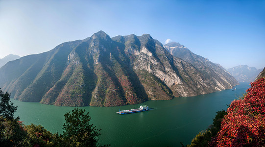 山峰的人摄影照片_长江三峡巫峡