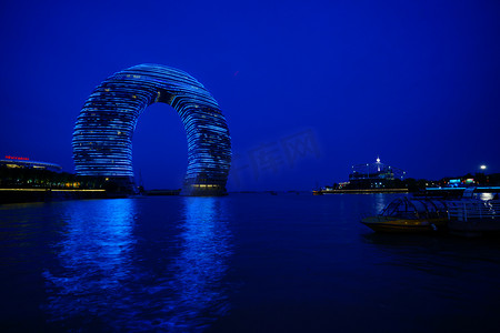 风景城市风景摄影照片_湖州美丽的日达酒店与太湖完美结合.