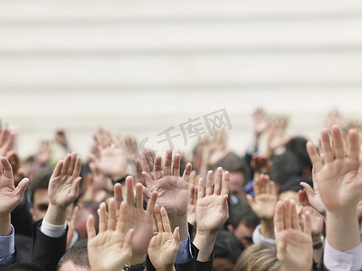 手掌摄影照片_举手的人群选举选择