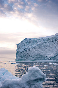 北极哨所摄影照片_对北冰洋在格陵兰岛北极冰山