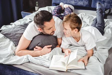 父亲和儿子读的书 