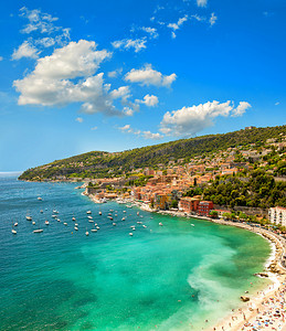 地中海。法国里维埃拉，法国。蓝天