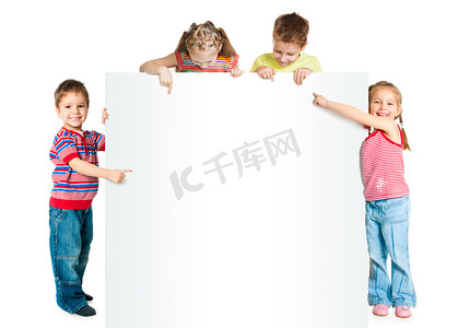 label摄影照片_kids with white banner