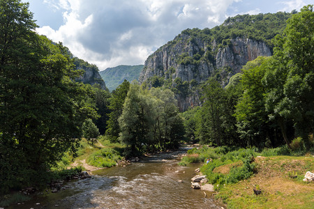 惊人的耶尔马河峡谷，在 Vlaska 山，季米特洛夫格勒区域观点
