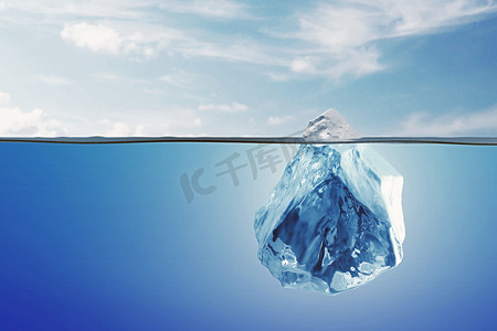 动议摄影照片_在海面下的冰山