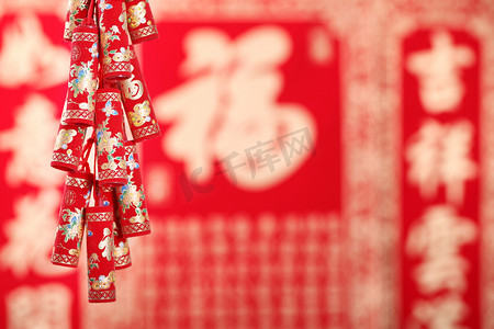 红色国潮新年摄影照片_中国新年装饰品