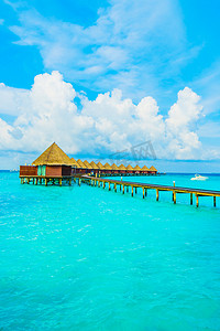 别墅蓝色摄影照片_美丽的热带马尔代夫度假胜地