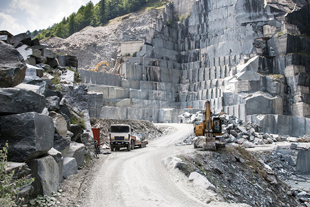 danger摄影照片_Granite quarry