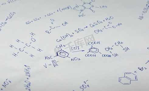 学校课堂背景下白板的科学与化学分子结构 
