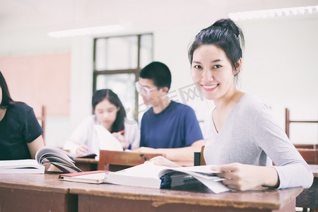 集团的业务人摄影照片_亚洲集团的学生分享日工作的思路