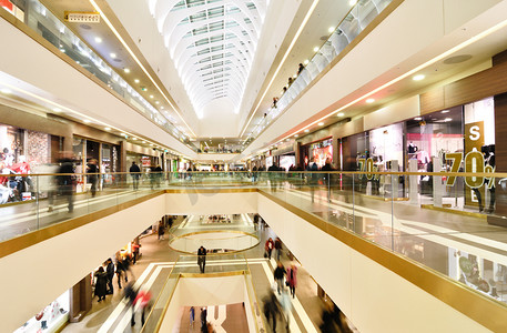 galeria摄影照片_现代购物中心的全景视图