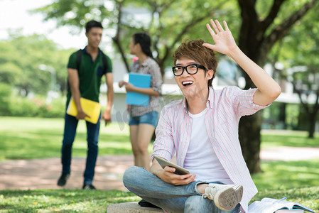 八月你好摄影照片_青年大学生