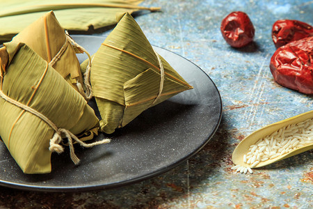 龙舟绿色摄影照片_粽子是中国的传统小吃