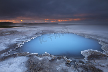 蓝色水面摄影照片_hveravellir 地热冰岛