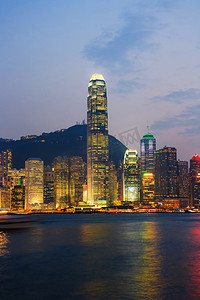 摩天大楼和中国的现代城市的路堤