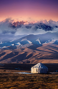 自然风景摄影照片_哈萨克斯坦阿拉木图市附近的山景