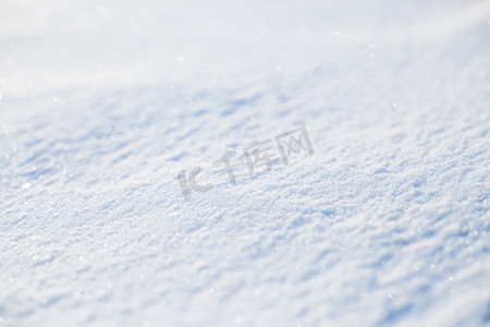 白色雪花摄影照片_白色的雪