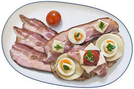 cheese摄影照片_Cheese Ham Egg Sandwich with extra Bacon and Cherry Tomato on Platter Isolated on White Background