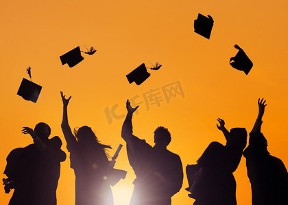 毕业摄影照片_庆祝毕业的学生