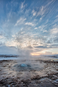 主图圆环摄影照片_strokkur 在冰岛的间歇泉