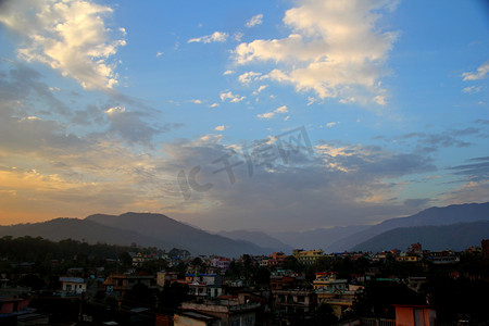 尼泊尔, 河塔, 有美丽的日落。从屋顶看