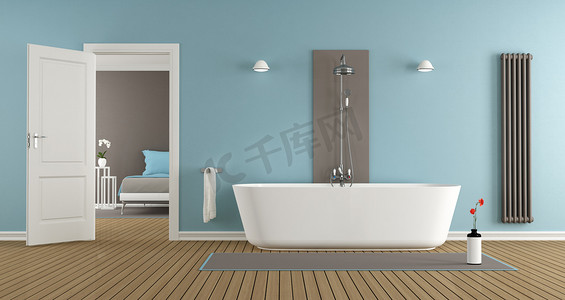 极简蓝色摄影照片_现代浴室配有淋浴间和浴缸