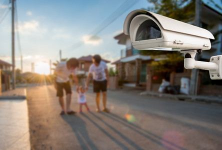 报警拉绳摄影照片_闭路电视摄像机操作与家族背景中的村庄