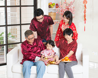 亚洲家庭庆祝新的一年