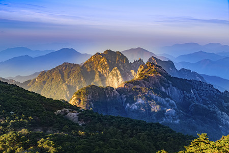 山脉中国黄山的日出