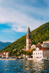 钓鱼 Perast 镇旧海岸的科托尔湾