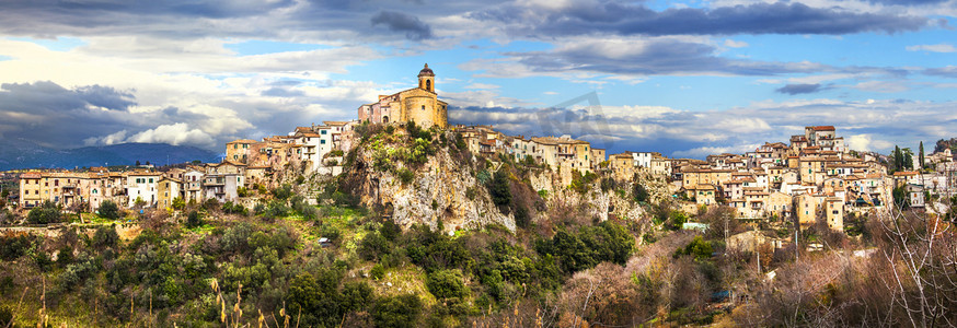 秋天Toffia -hill top village (beautiful villages of Italy series)