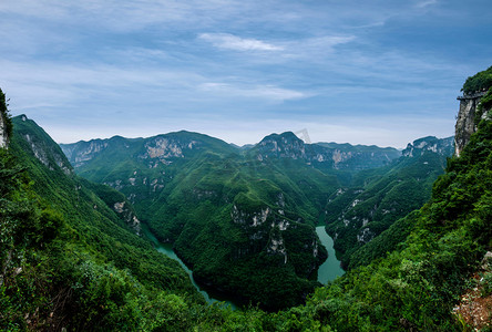 植物阳光摄影照片_重庆云阳龙滩国家地质公园深山峡谷河