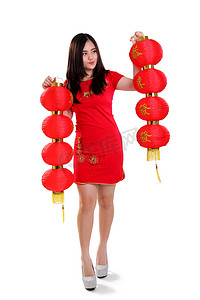 两个红灯笼全长孤立的中国小姑娘