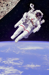倒计时名额摄影照片_漂浮在太空中的宇航员