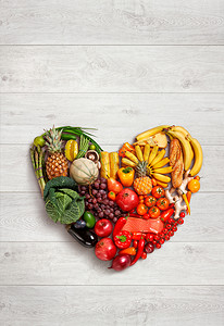 心的符号。水果的饮食理念。健康饮食概念