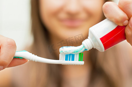 routine摄影照片_Toothbrush with toothpaste