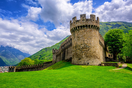 高山地区摄影照片_瑞士贝林堡Castello di Montebello